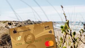 Mastercard med strand i baggrunden