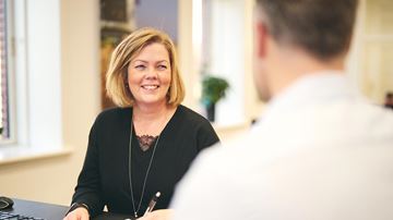 Rådgiver til kundemøde med erhvervskunde