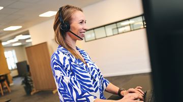 Rådgiver ved computer